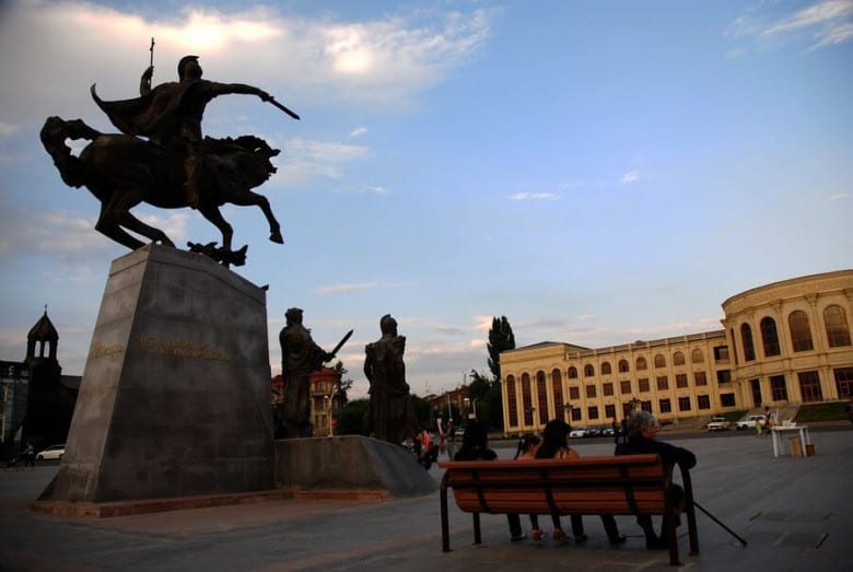 Памятник Вардану Мамиконяну в Гюмри