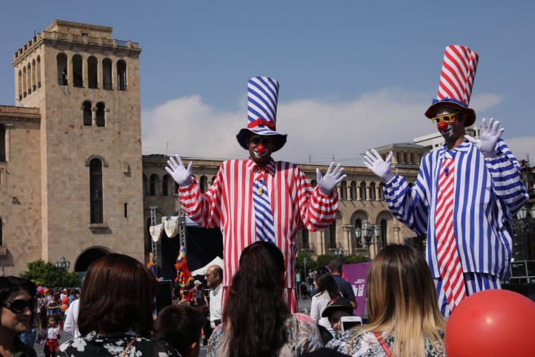 Stilt-walkers in Republic Square Stilt-walkers in Republic Square