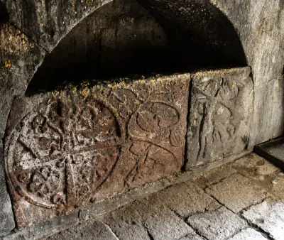Արշակունյաց թագավորական դամբարան