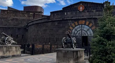 Սև բերդ (Սև Բերդ)