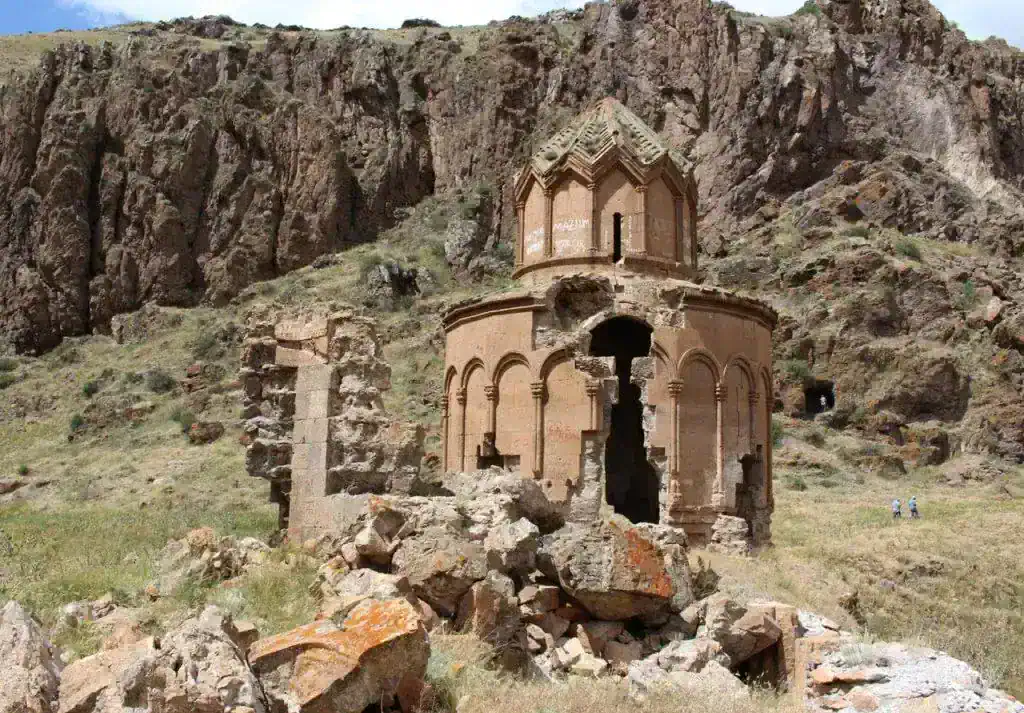 Surb Sargis Monastery, Ushi